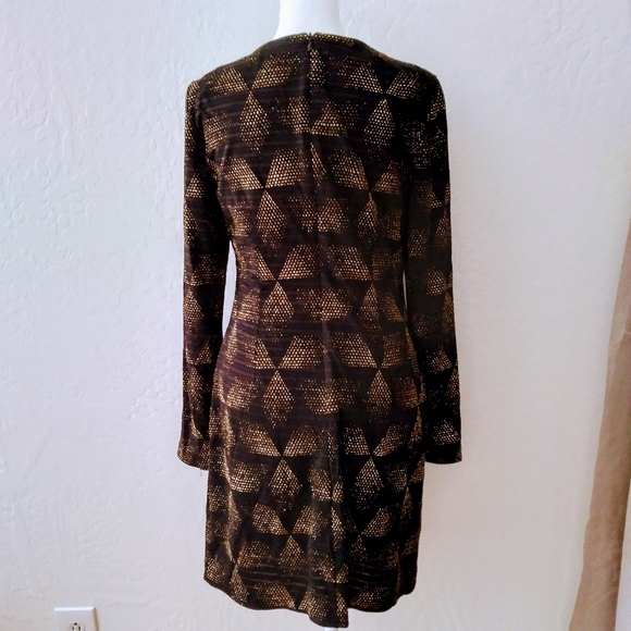 Like New! Vince Camuto Black And Gold Long Sleeve Cocktail Dress - Picture 5 of 13